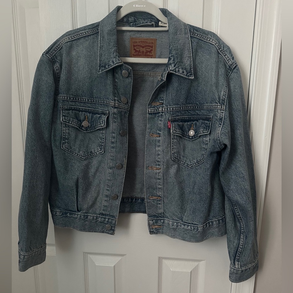 Levi’s Oversized Utility Trucker Jacket in medium wash in size M